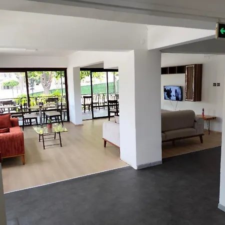 Avalon فندق كوشاداسيه